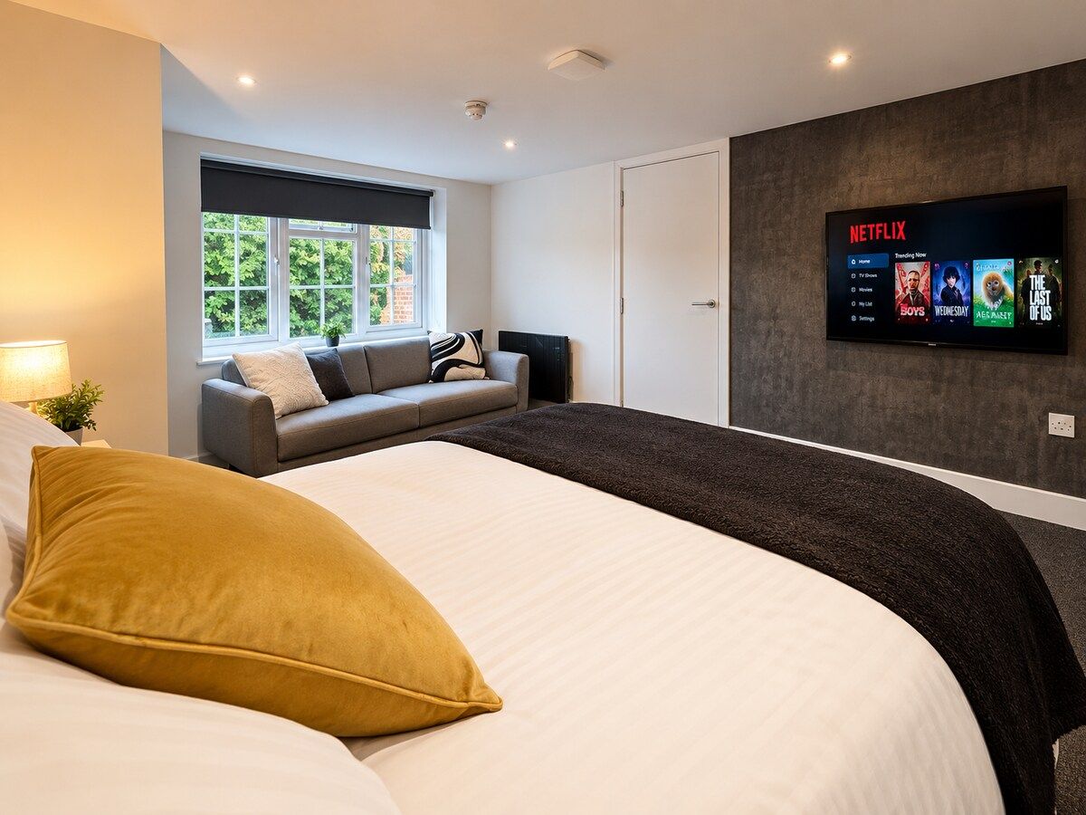 ST14 | 1-Bed Flat Canterbury | Parking & WiFi, contractors