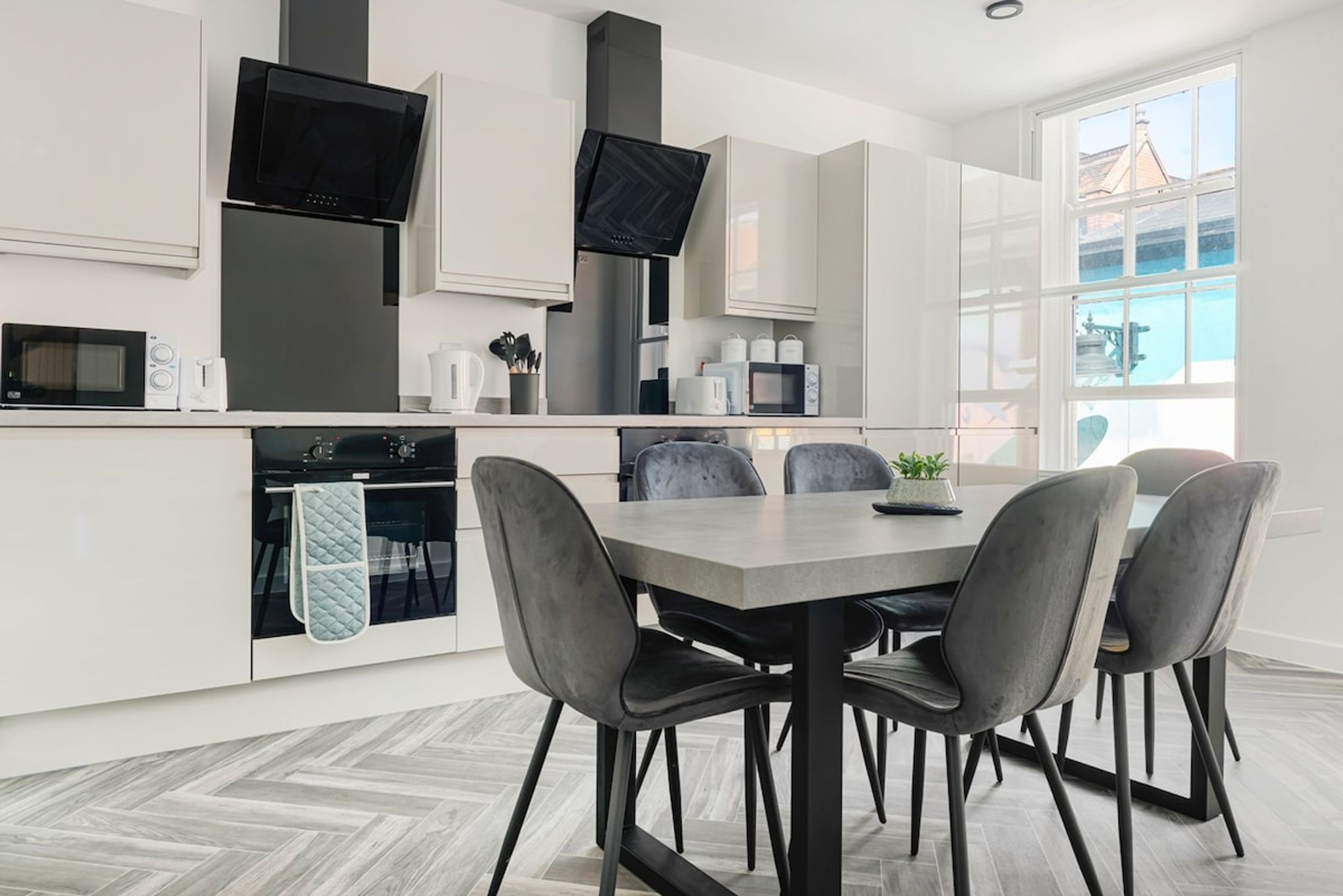 5 Ensuite Bed Apartment in Prime Location