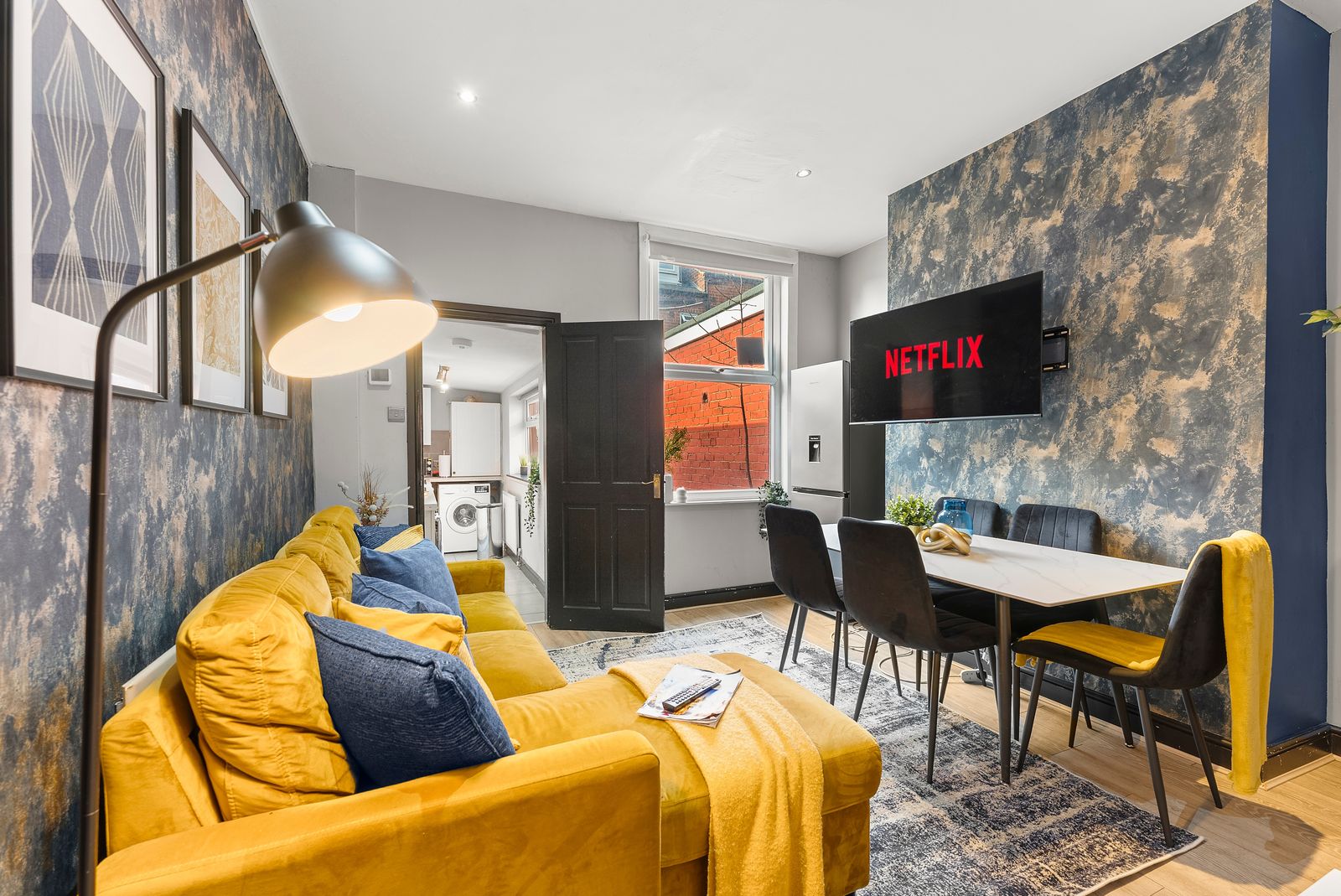 Exquisite 4 bed in Leeds - Sleeps 10 - Parking