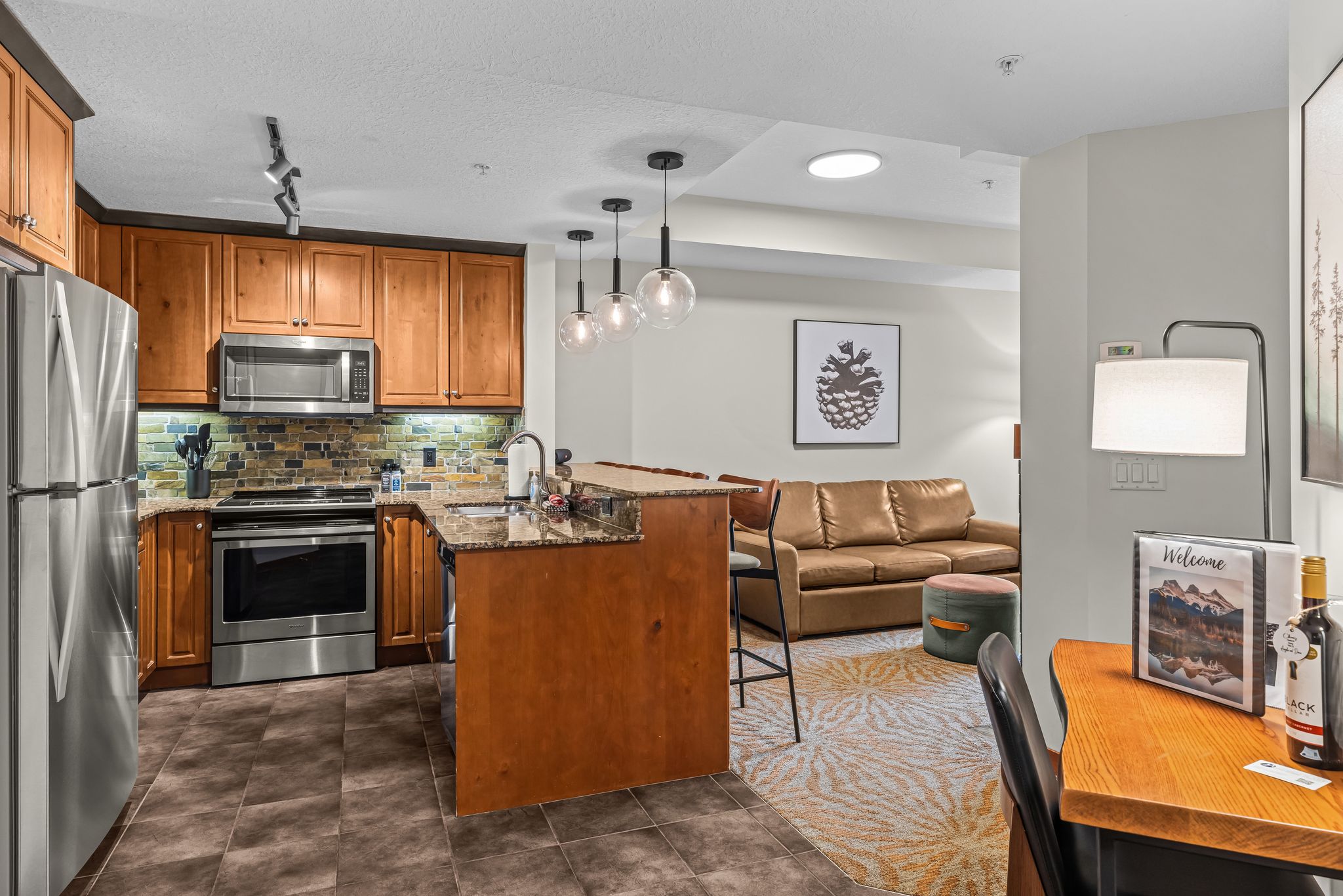 One Bed King Pool/Mountain View Suite