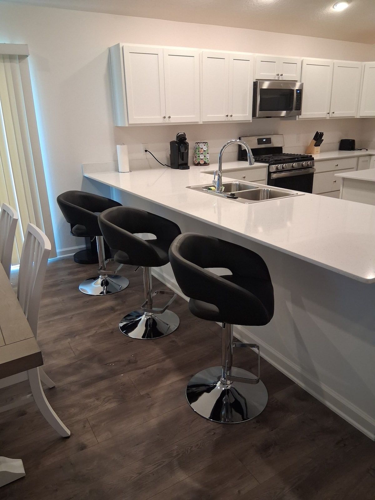 Cozy 2BR Near Eastport Sq. & Middleton | Patio — photo 10