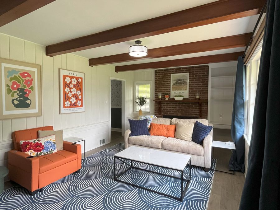 A Robinson Premium furnished rental living room in Winston-Salem, NC