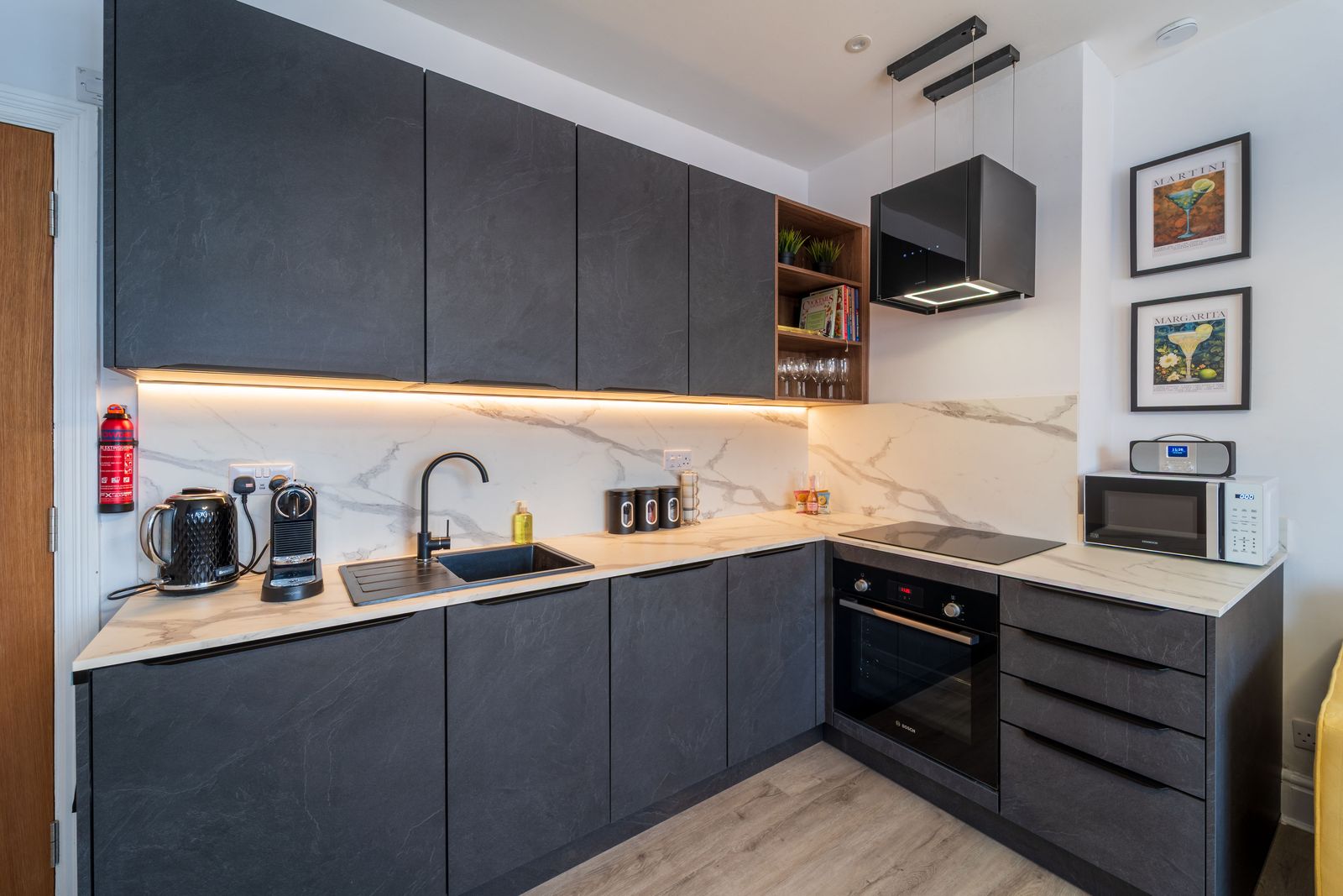 Modern 2 En-Suite Bedrooms Worcester, Free Parking