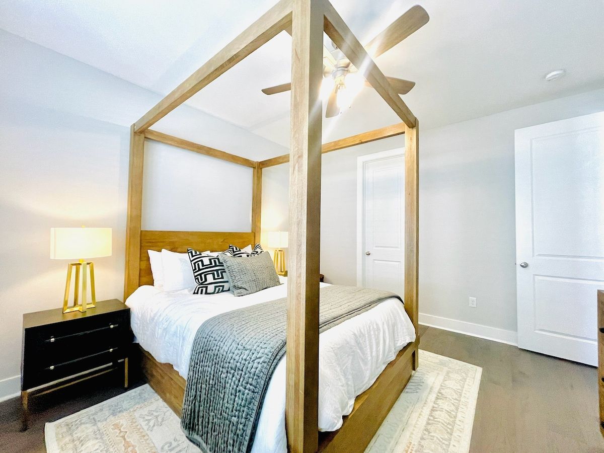 The Blake, 3BR Townhome by Velvet Ditch Villas