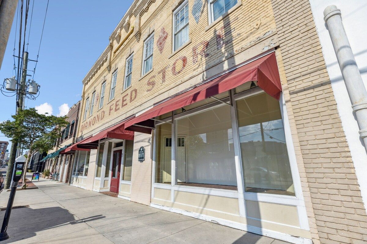 Diamond Courtyard | Historic Downtown | Parking