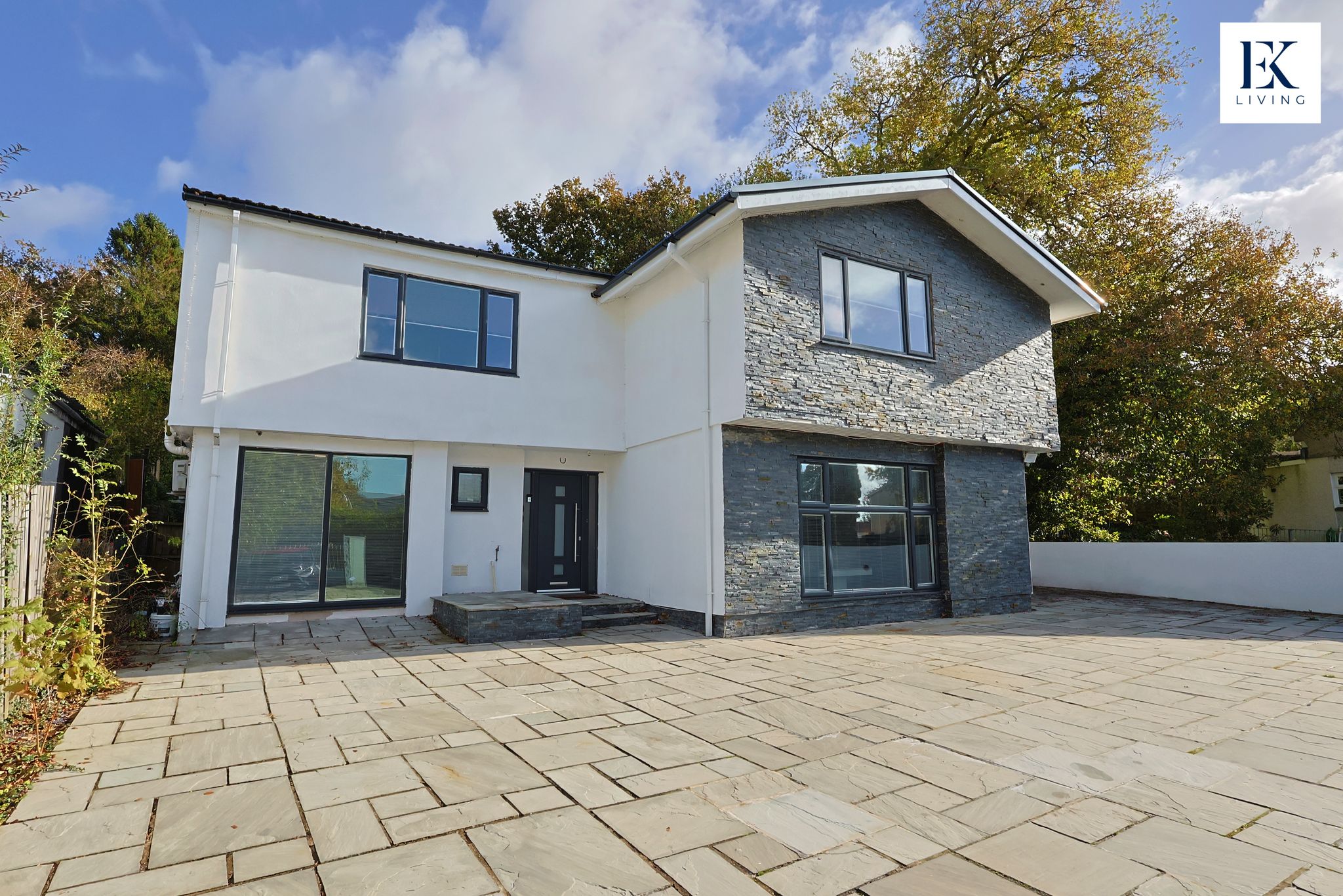 Modern Luxury Retreat In Swansea - Sleeps 10 - Free Parking