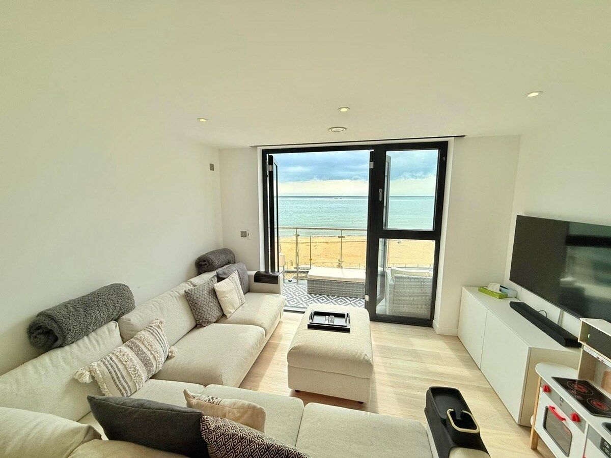 The Lookout | Sea Views | Balcony | Free parking