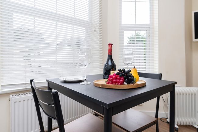 Chandlers Ford -1bedroom with free parking