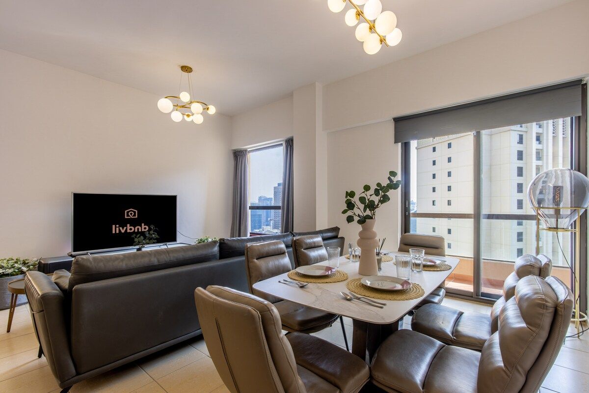 Bright 1BR with Marina & City Views
