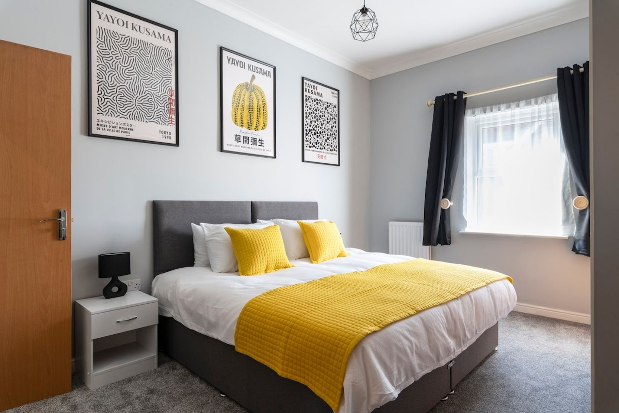 2BR 2BA Apartment •  Emperor Beds •  Free Parking •  Near LGW Airport