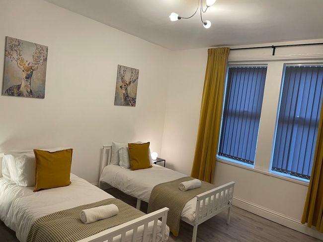 Saltwell Rd - 4 Bdrm 6 beds Great for contractors
