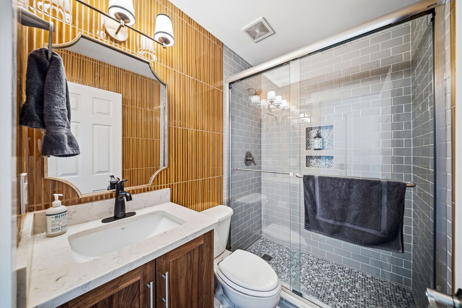 The Lantern Loft - Luxury Riverfront Downtown