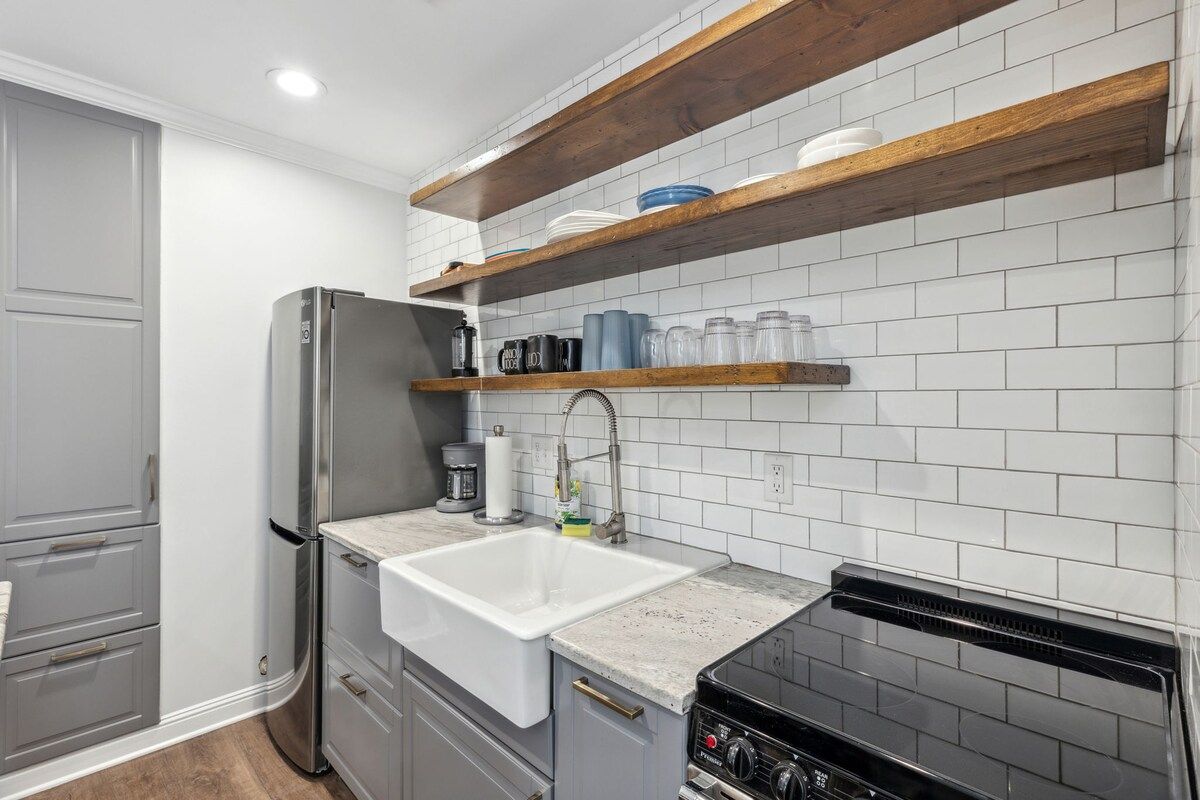 Diamond Courtyard | Historic Downtown | Parking