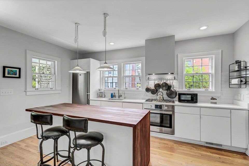 Ebert-Artis Cottage - Heart of Downtown