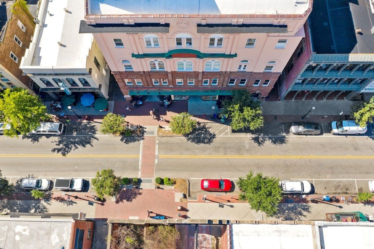 Blue Note Loft | Walk to Riverwalk + Rooftop Bar