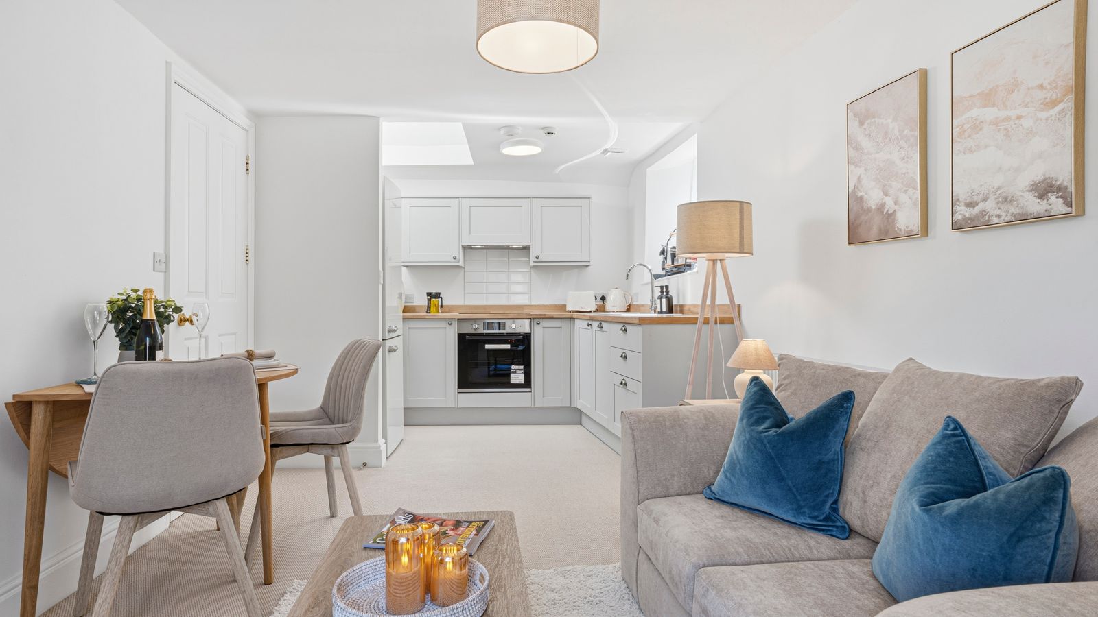 The Snug | Cosy Central apt Tetbury, Coffee Bar