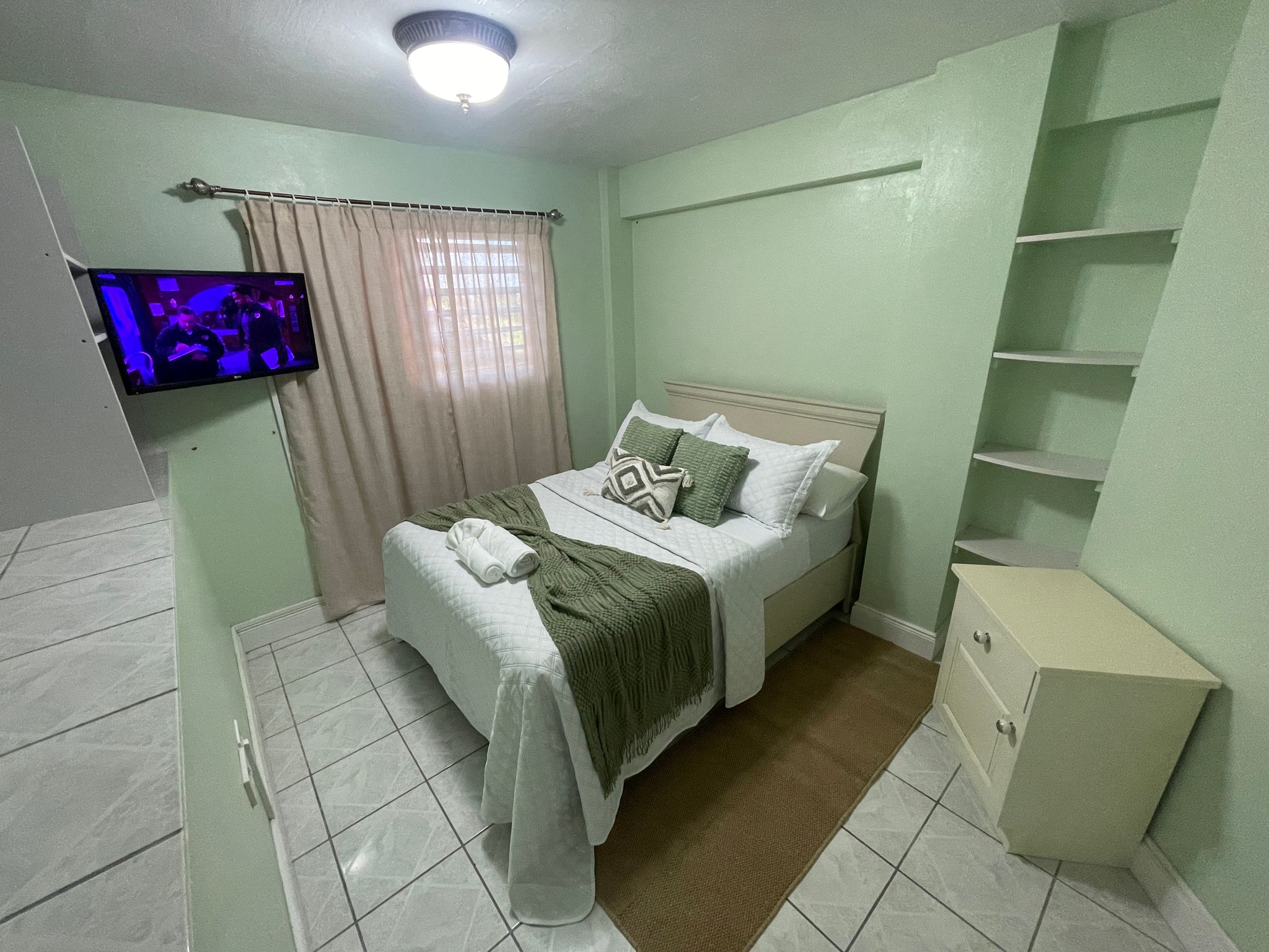 Modern North Side Hideaway w/Aircon