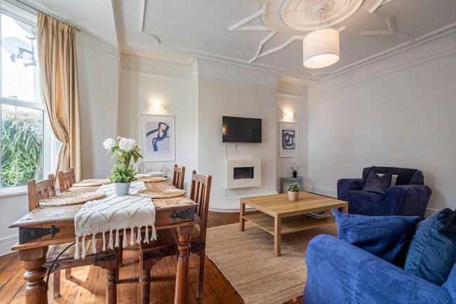 Spacious Apartment in Jesmond with Parking!