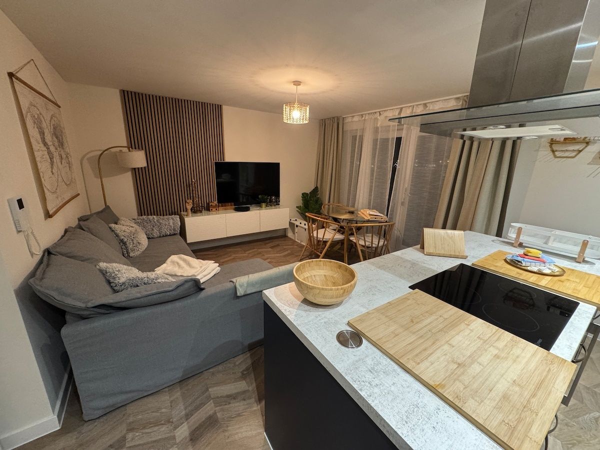 Penthouse Apartment, Lakeside View, Doncaster