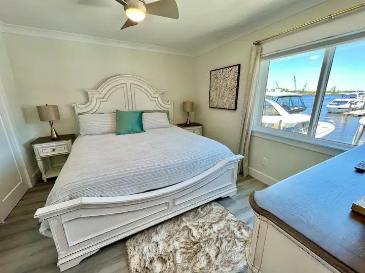 The Regency - Houseboat Downtown