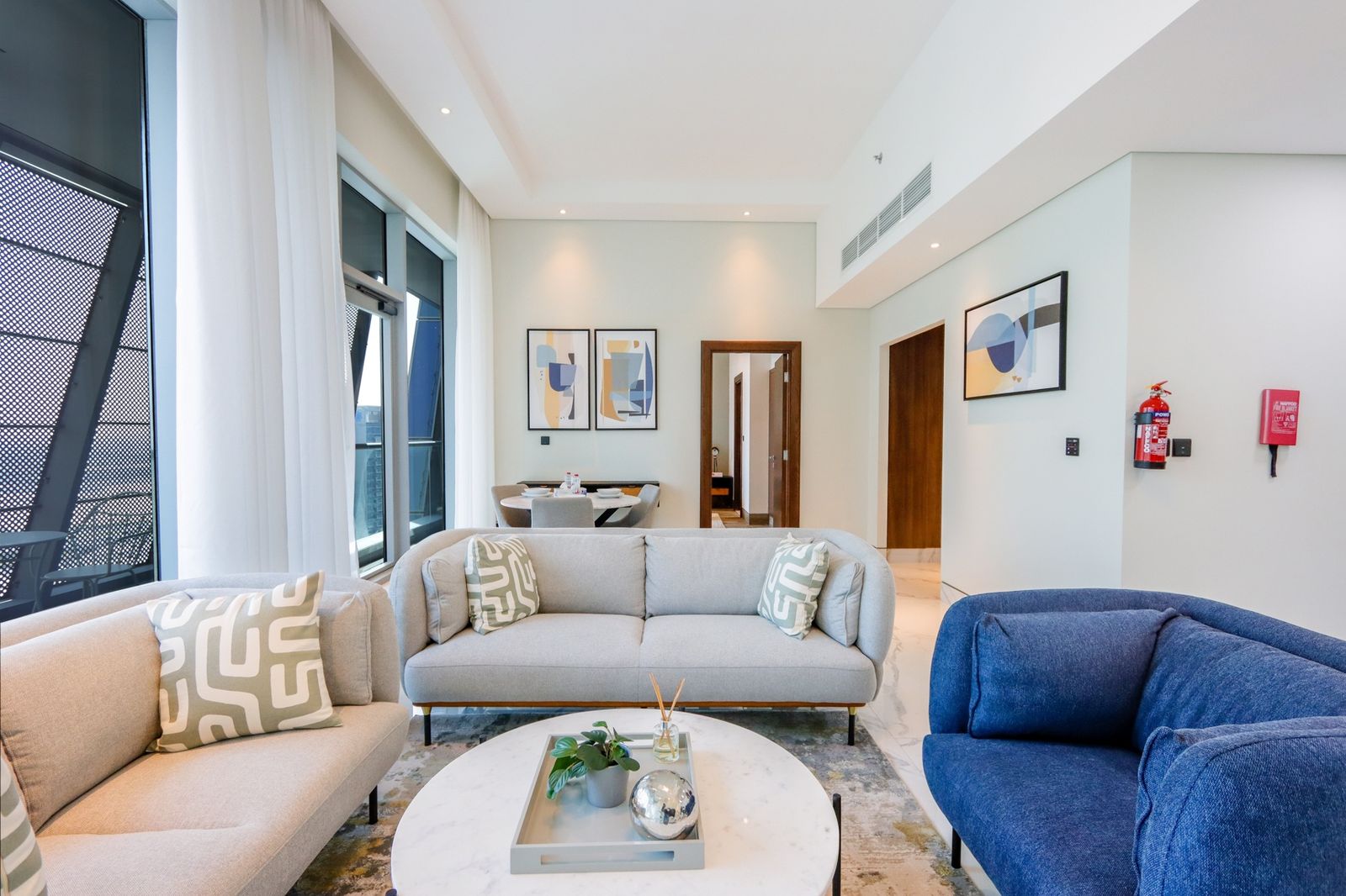 Livbnb Suites - Lavish 1 BR in J One Tower