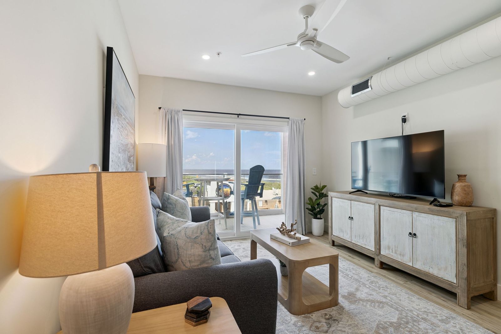 Pierlight - Oceanfront Condo