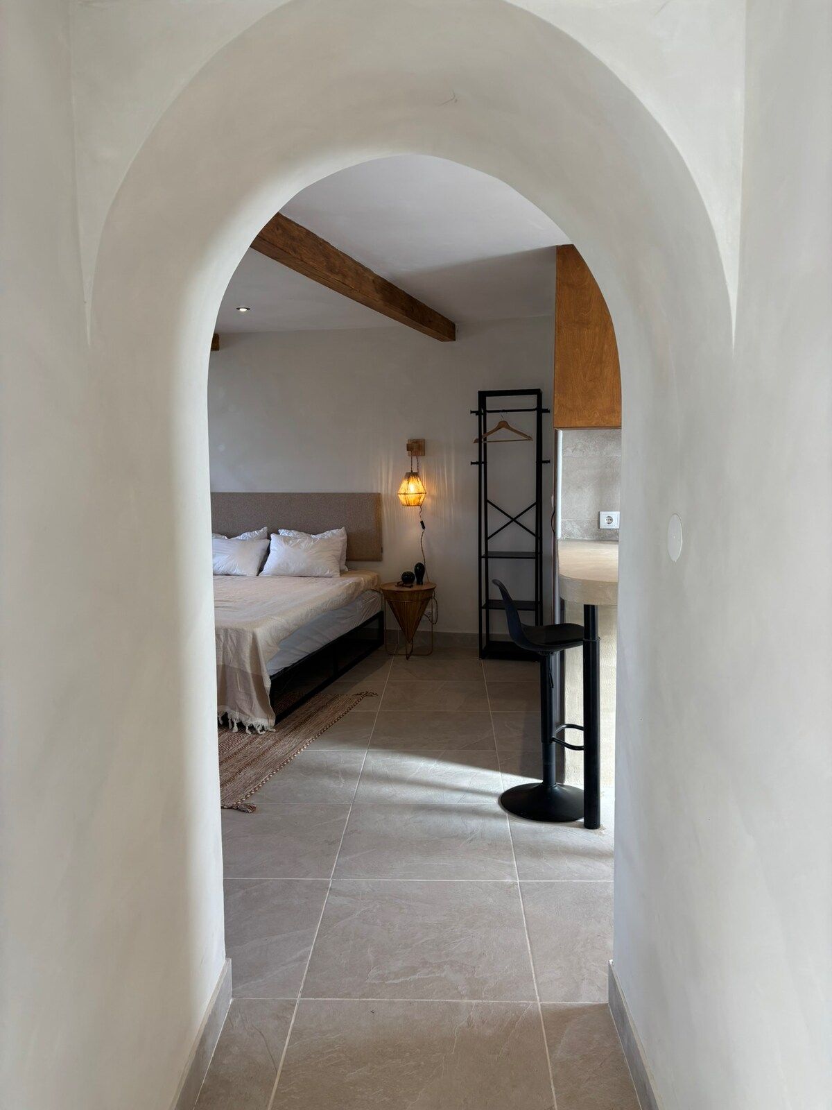 Almada Studio w/ Rooftop & Close to Lisbon Beaches