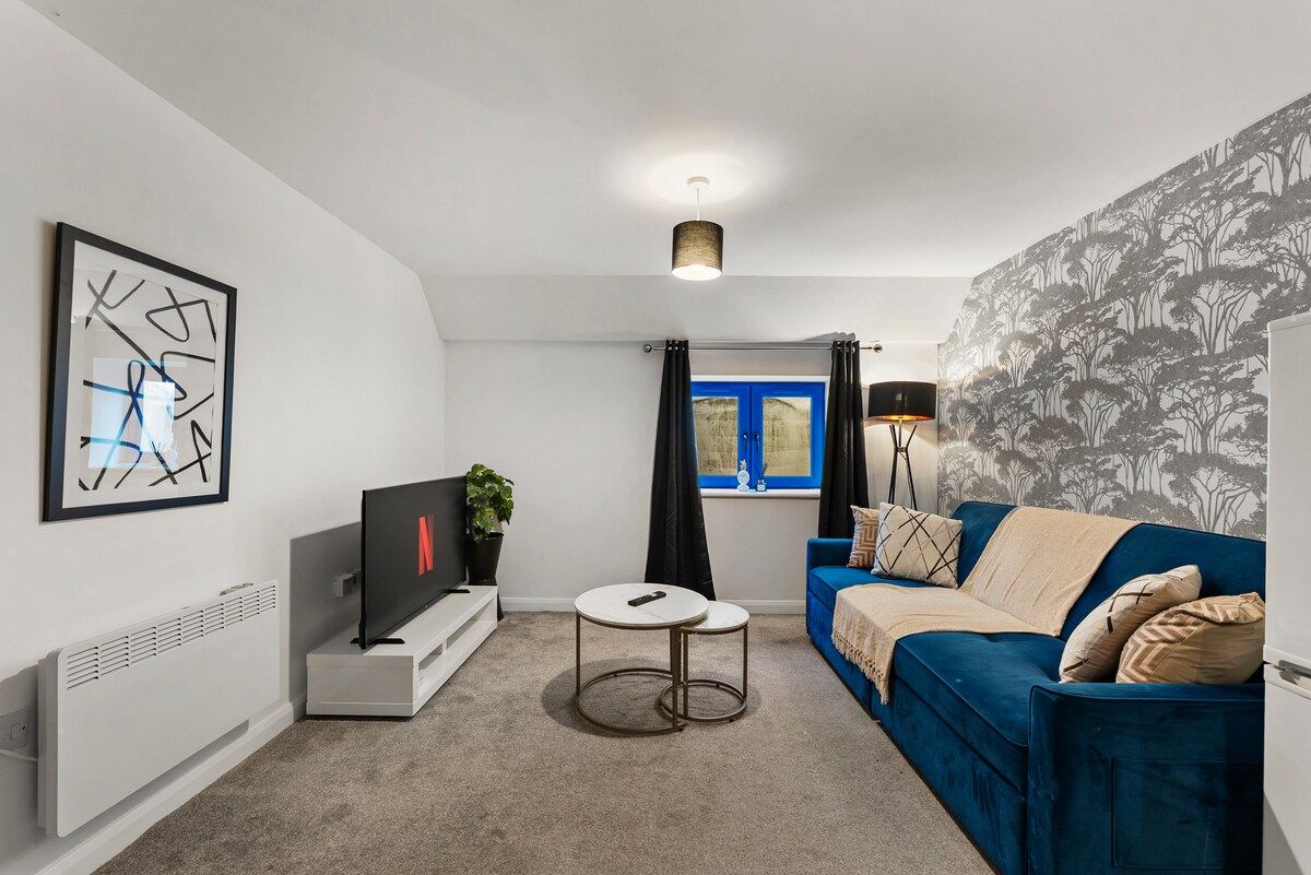 Cozy Leeds Hideaway Near the City