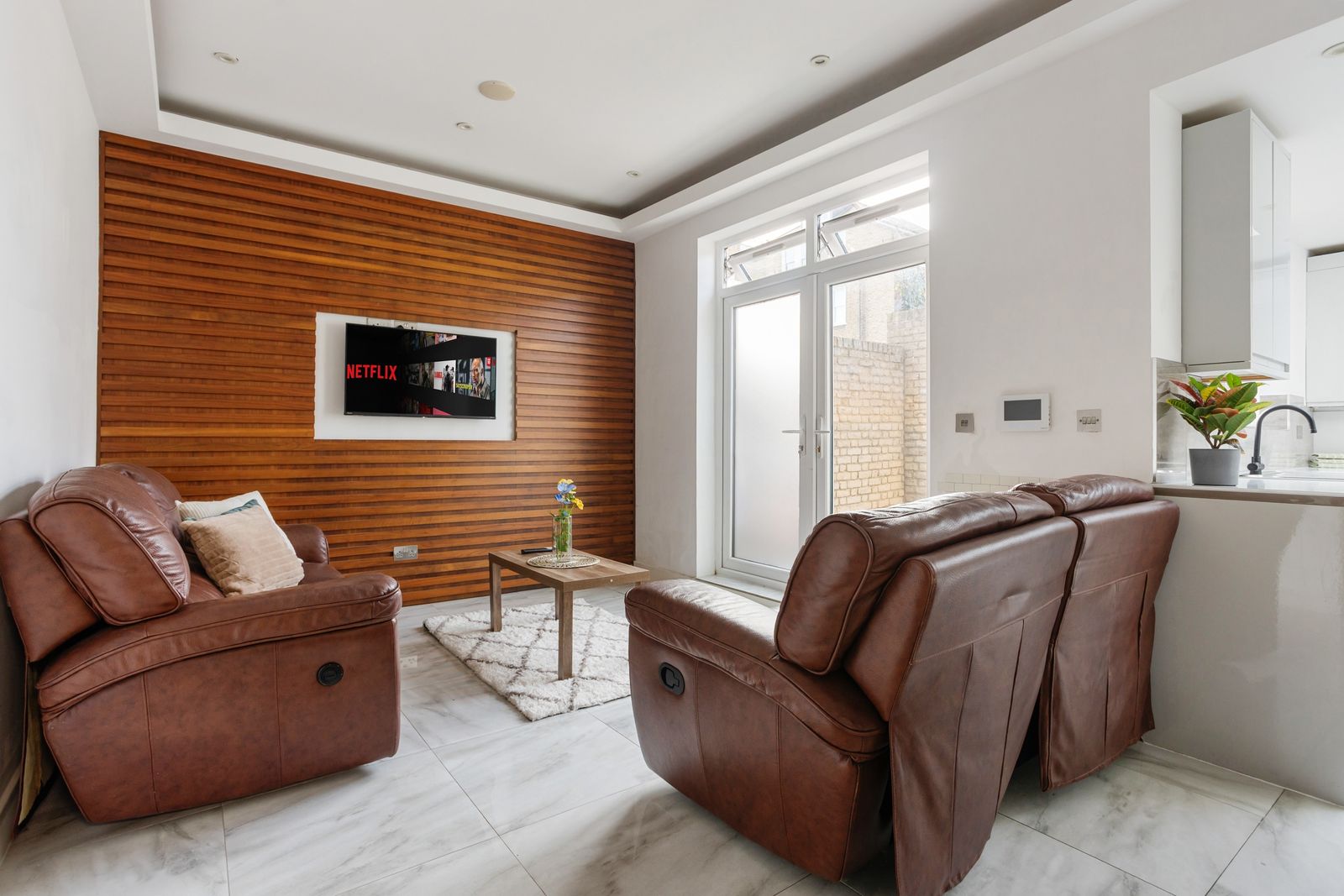 Azzurri Properties Spacious 5 BR Flat|Near Shepherd's Bush Stn.|ST