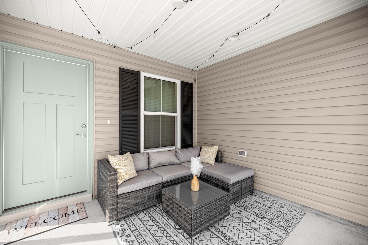 Cozy 2BR With Golfcart | 5 Mins to Eastport Sq. — photo 7