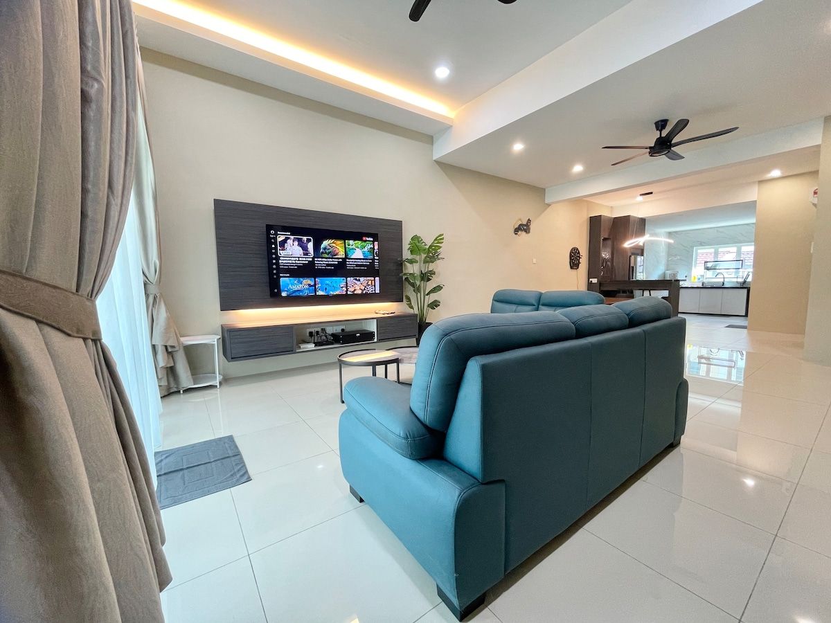 Space in Island w/ Karaoke | Netflix, 5BR, 12 Pax