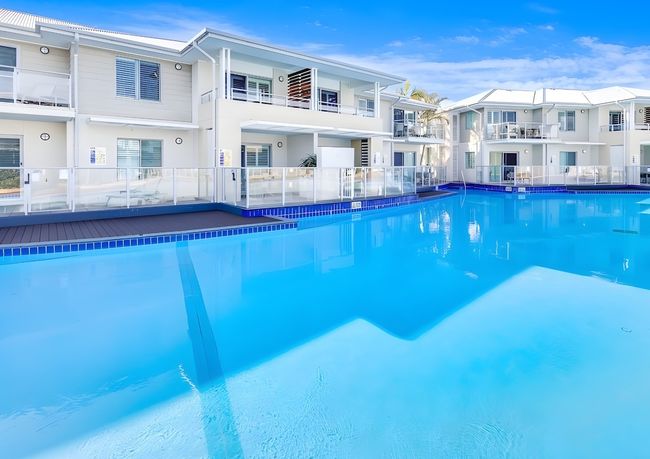 Pacific Blue Poolside Escape – 2 bedrooms